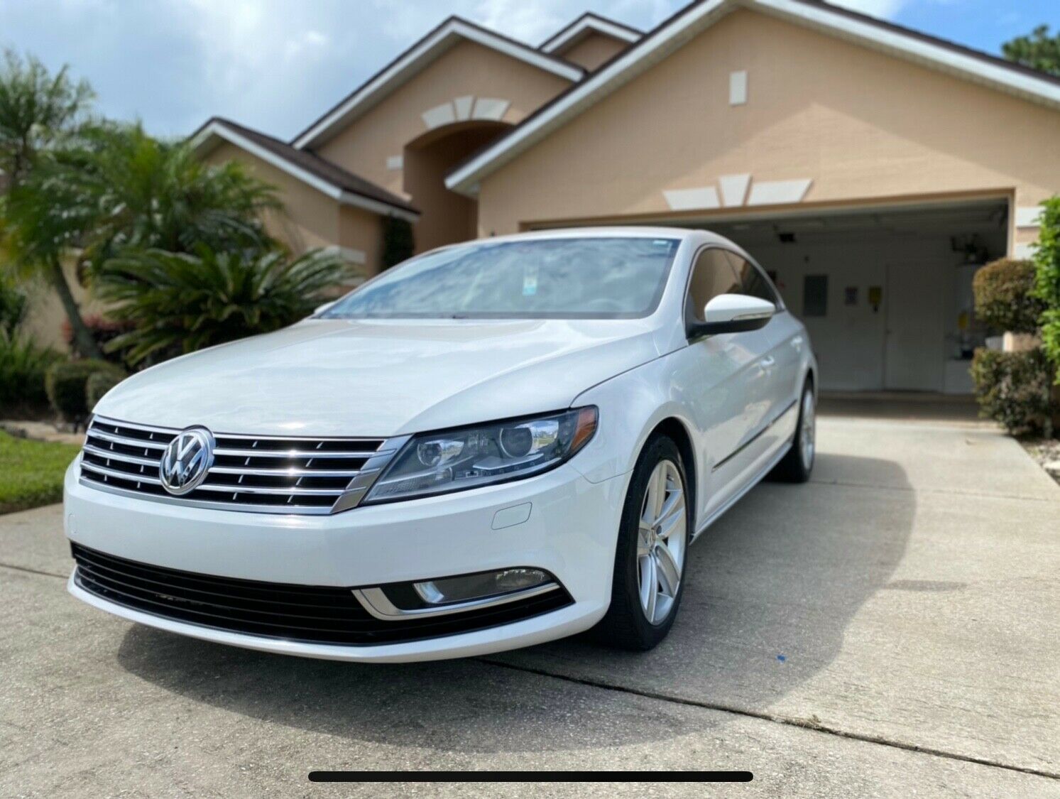 2013 Volkswagen Cc Sport Condition Is &quot;used&quot;. White Exterior,two Tone Interior, Great Condition